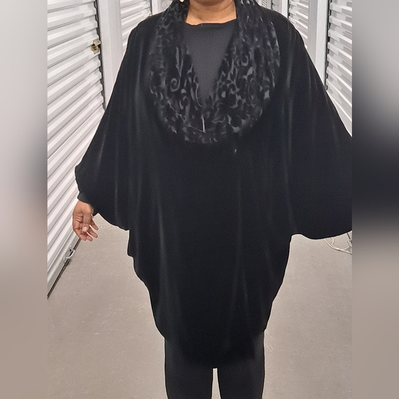 Black Velvet-ish Cape One Size - Picture 2 of 16